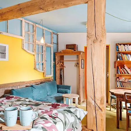 Fuchsbau In Der Ktv Lejlighed *